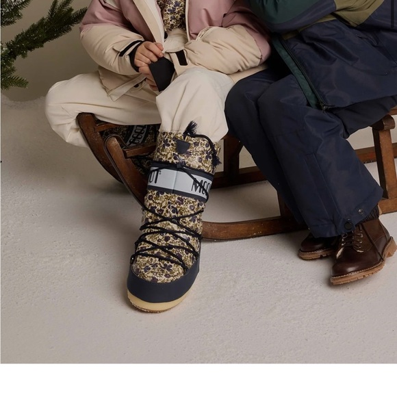 Moon Boot x Bonpoint Kids Floral Black and Cream Boots - Picture 8 of 8